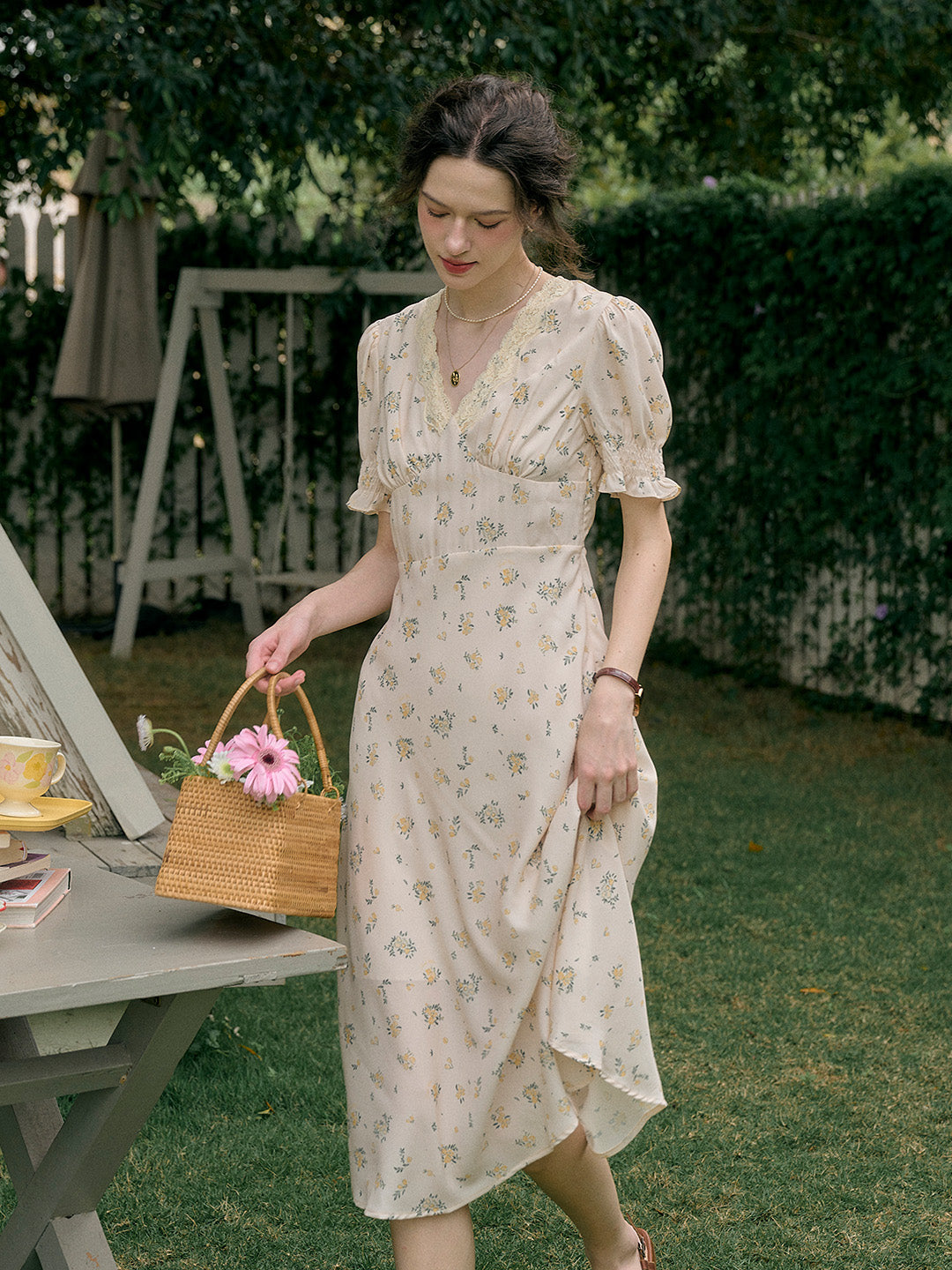 【Final Sale】Stormi Charming V-neck Lace Trimmed Floral Print Dress - Purple
