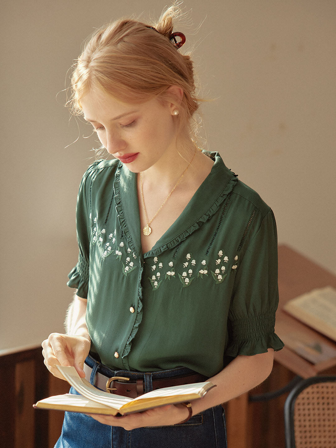 【Final Sale】Convallaria Floral Embroidered White Puff Top