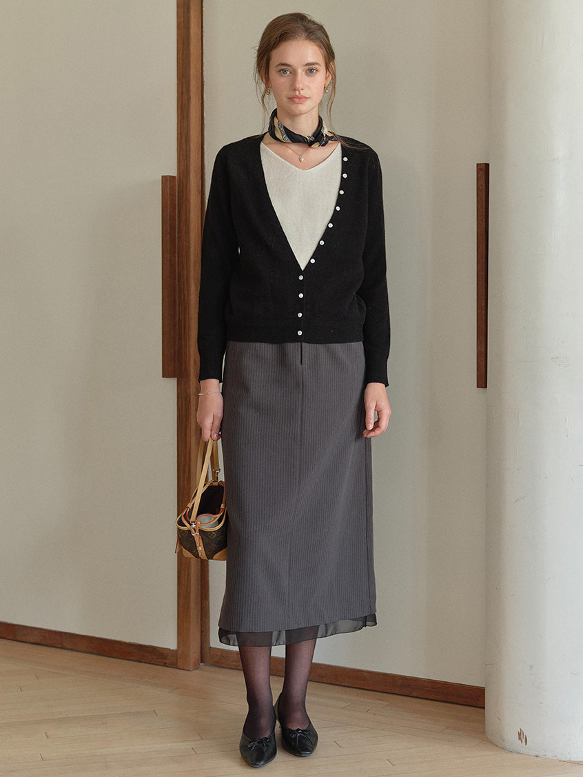 Sariah 100%Wool Pearl Button V-Neck Knit Sweater