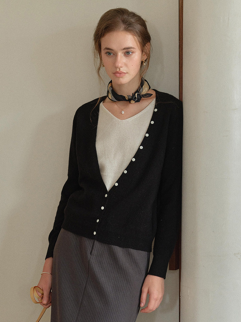 Sariah 100%Wool Pearl Button V-Neck Knit Sweater