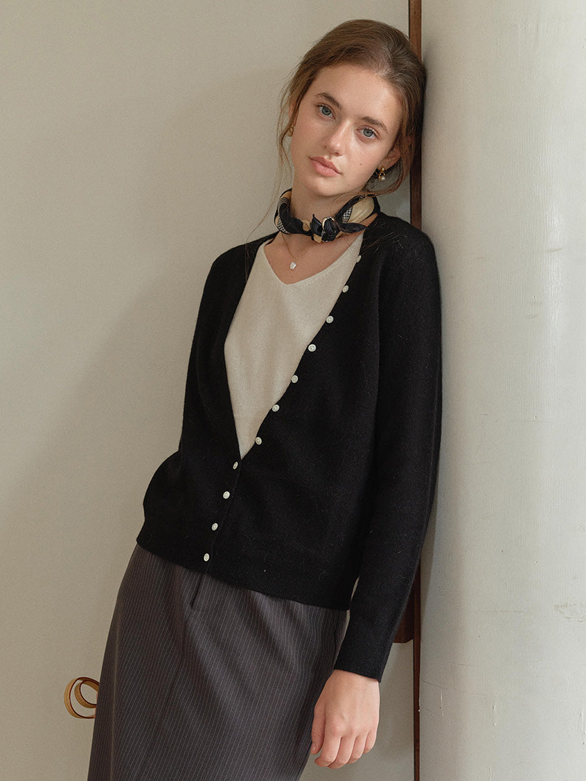 Sariah 100%Wool Pearl Button V-Neck Knit Sweater