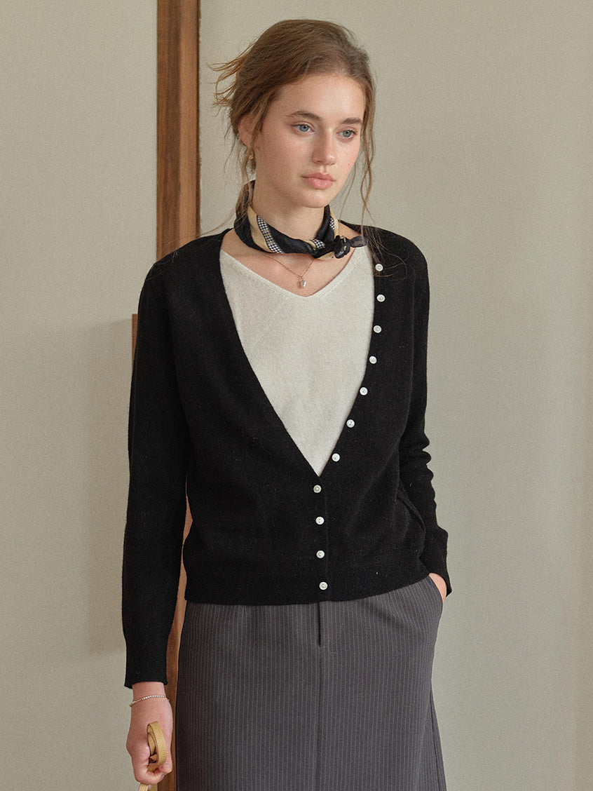 Sariah 100%Wool Pearl Button V-Neck Knit Sweater