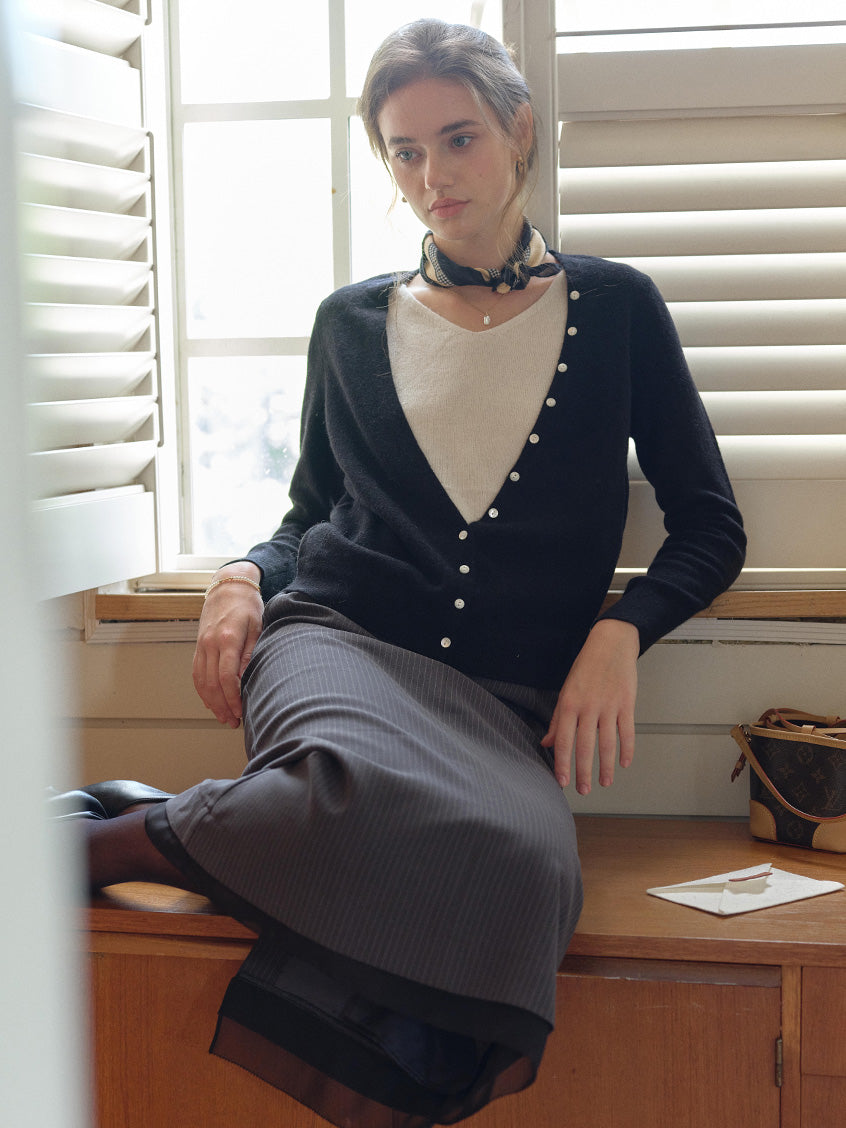 Sariah 100%Wool Pearl Button V-Neck Knit Sweater
