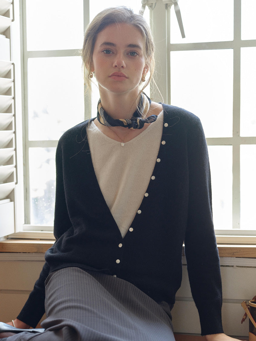 Sariah 100%Wool Pearl Button V-Neck Knit Sweater