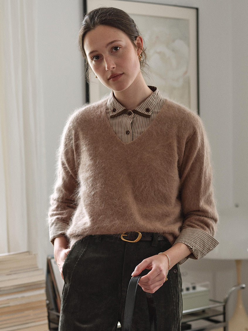 Alaiya V-Neck Lustrous Wool-Silk-Cashmere Sweater Light Brown