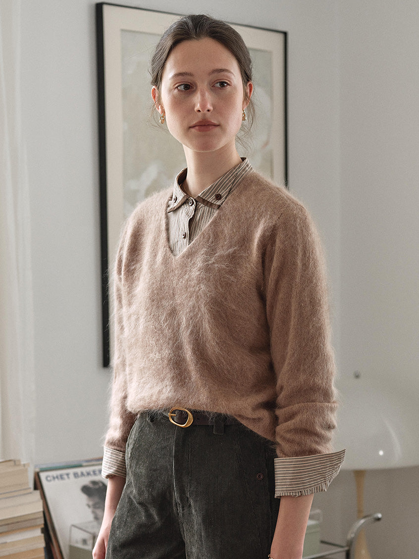 Alaiya V-Neck Lustrous Wool-Silk-Cashmere Sweater Light Brown