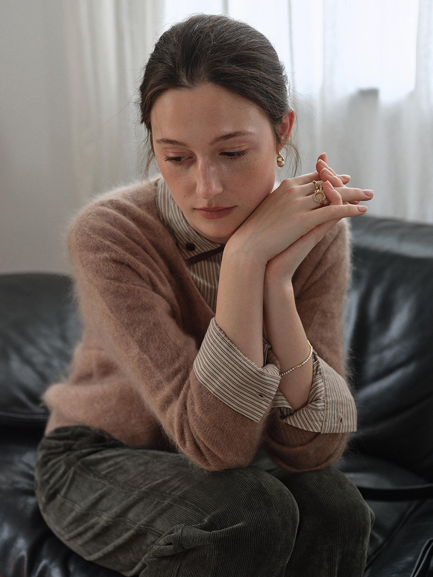 Alaiya V-Neck Lustrous Wool-Silk-Cashmere Sweater Light Brown