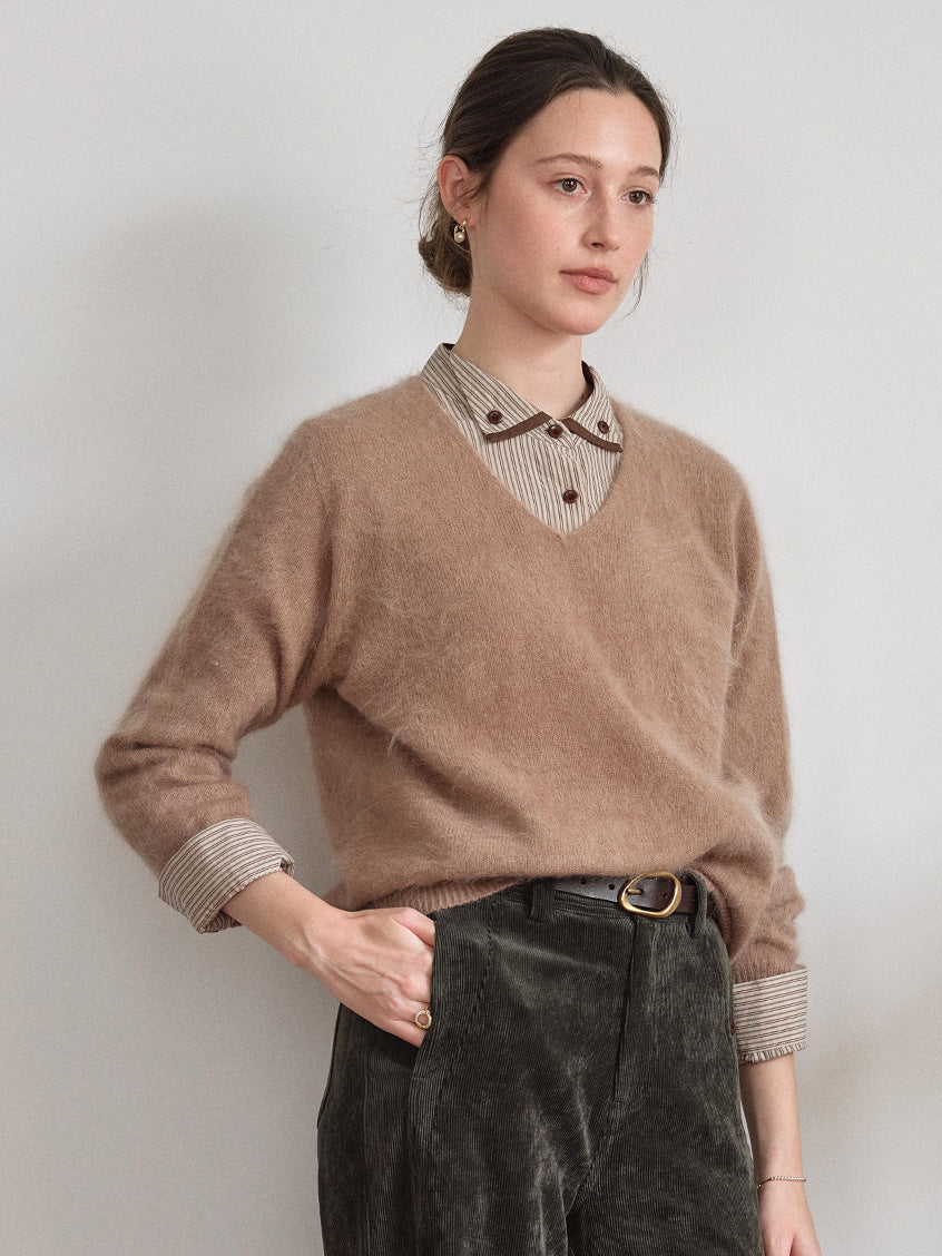 Alaiya V-Neck Lustrous Wool-Silk-Cashmere Sweater Light Brown