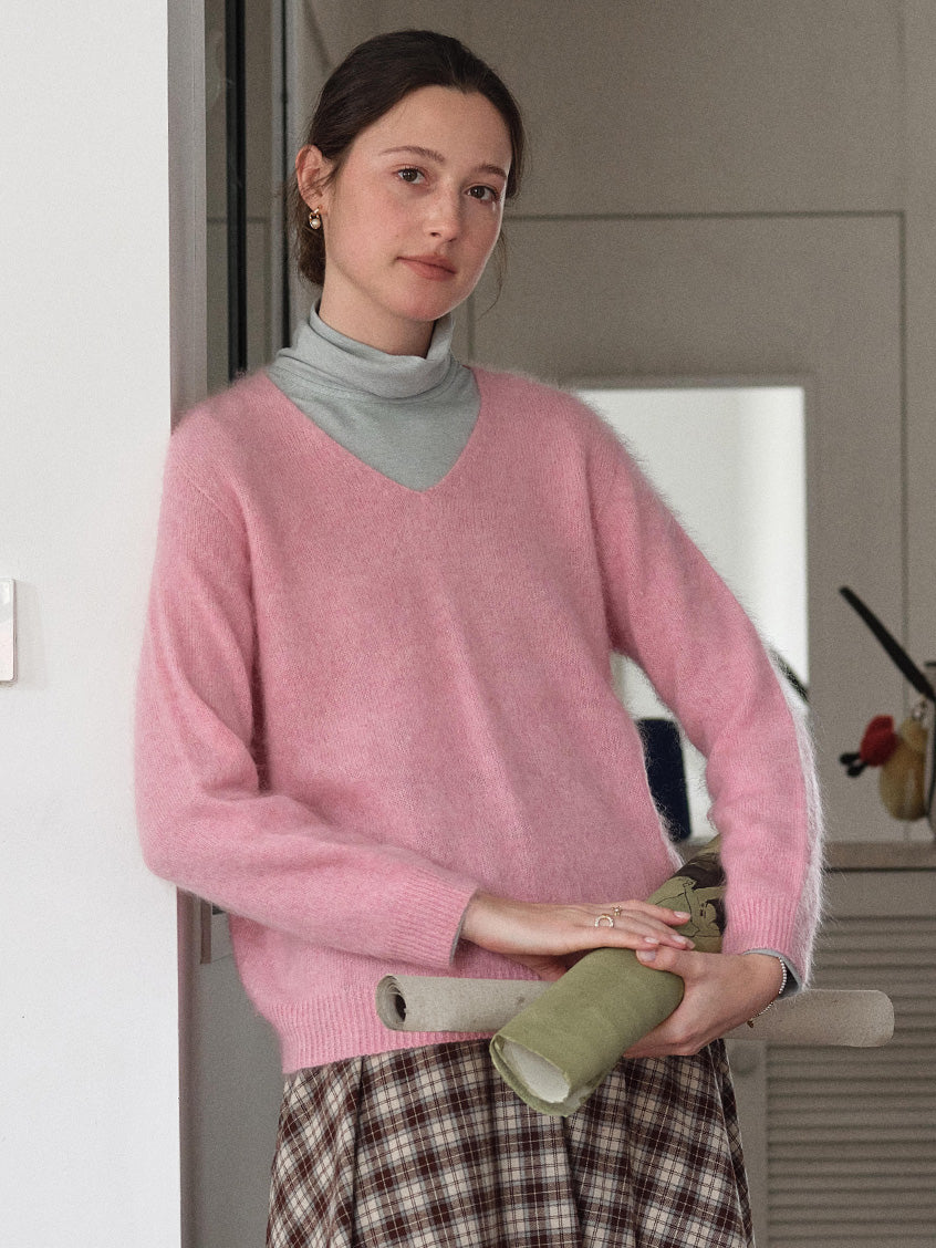 Alaiya V-Neck Lustrous Wool-Silk-Cashmere Sweater Pink