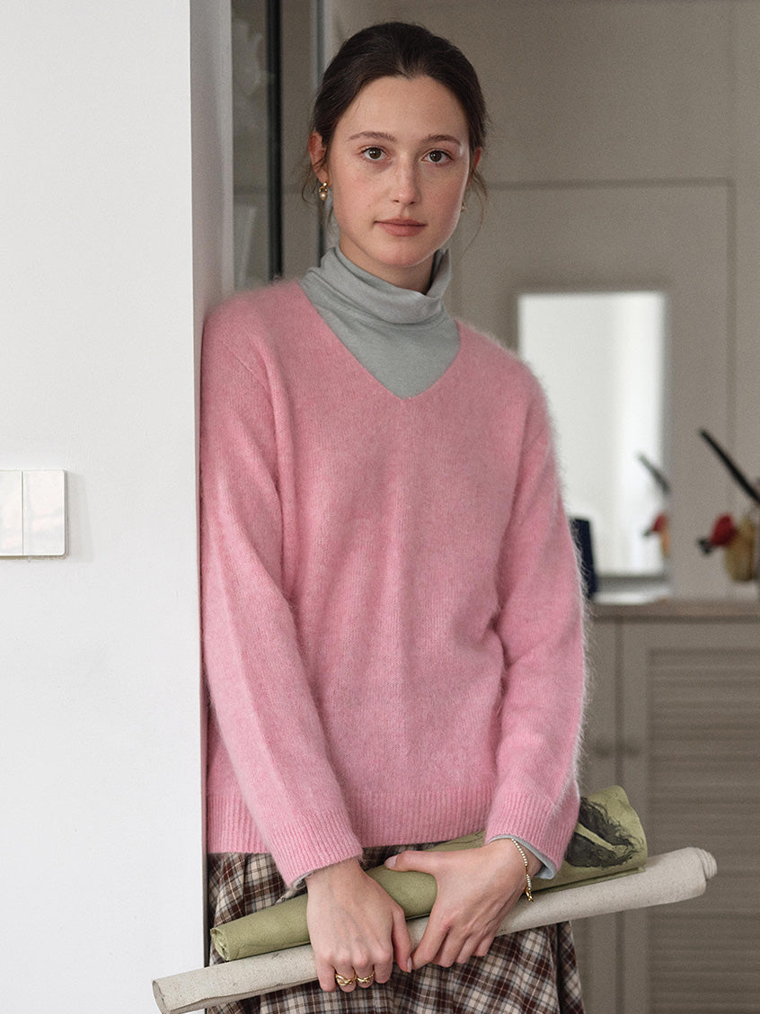 Alaiya V-Neck Lustrous Wool-Silk-Cashmere Sweater Pink