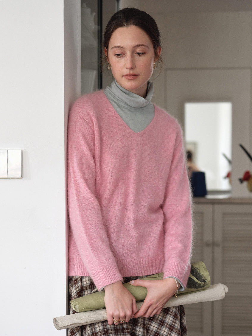 Alaiya V-Neck Lustrous Wool-Silk-Cashmere Sweater Pink