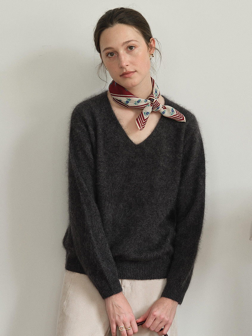Alaiya V-Neck Lustrous Wool-Silk-Cashmere Sweater Grey