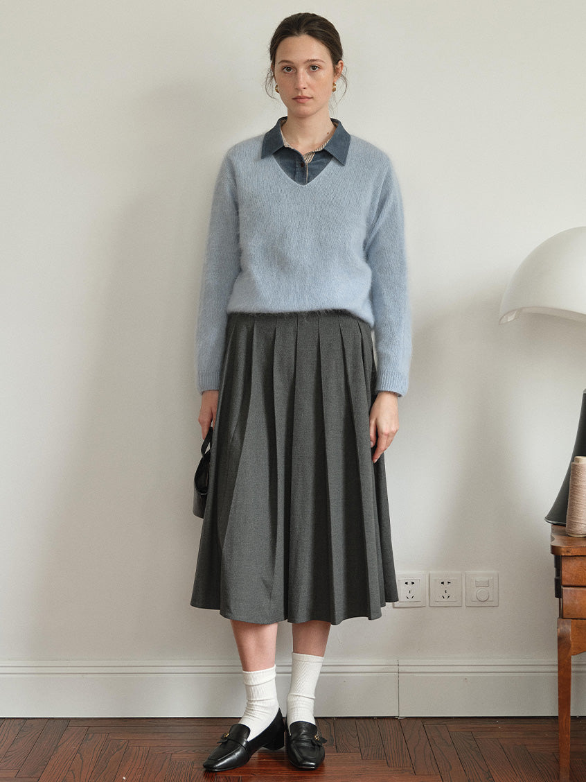 Alaiya V-Neck Lustrous Wool-Silk-Cashmere Sweater Blue