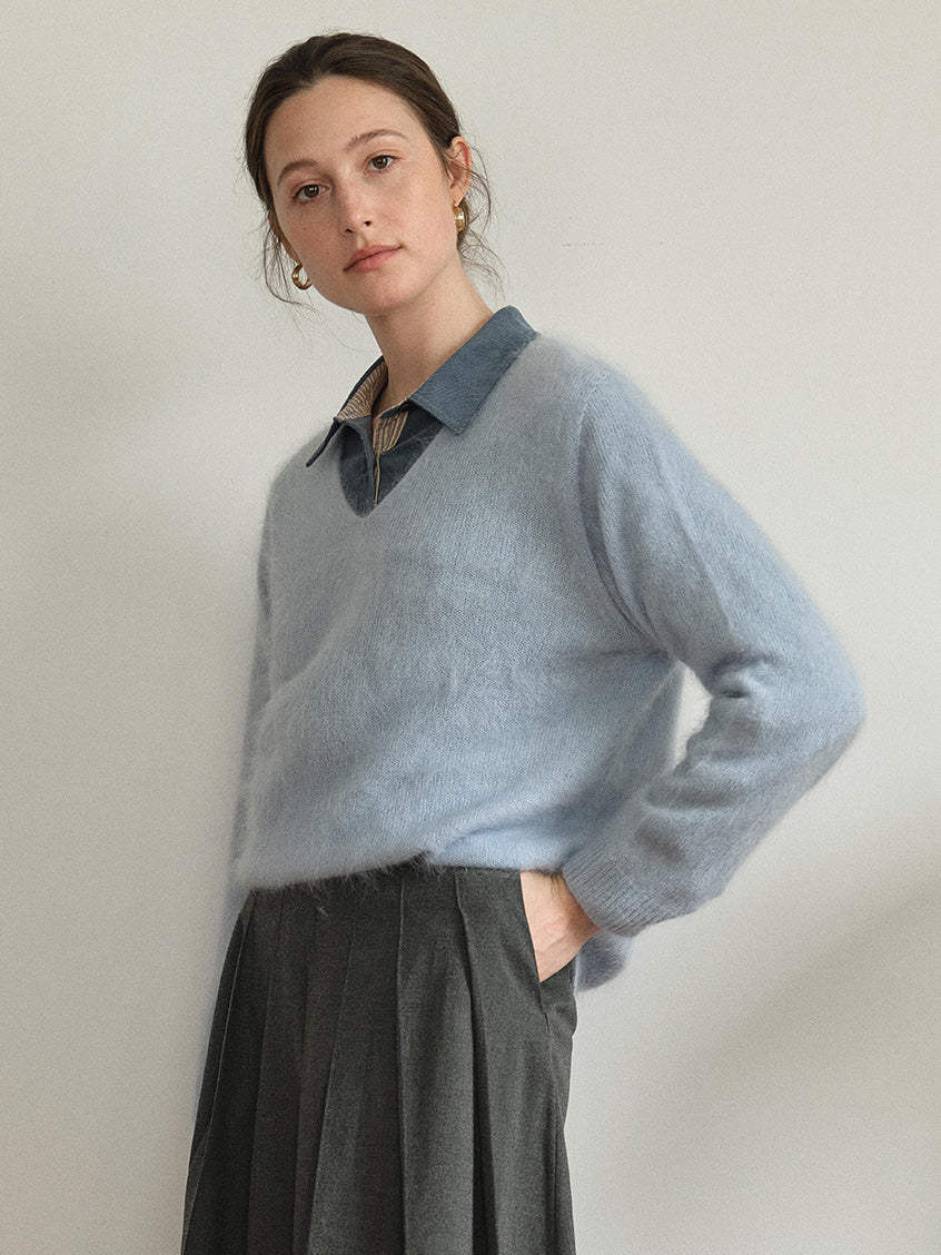 Alaiya V-Neck Lustrous Wool-Silk-Cashmere Sweater Blue