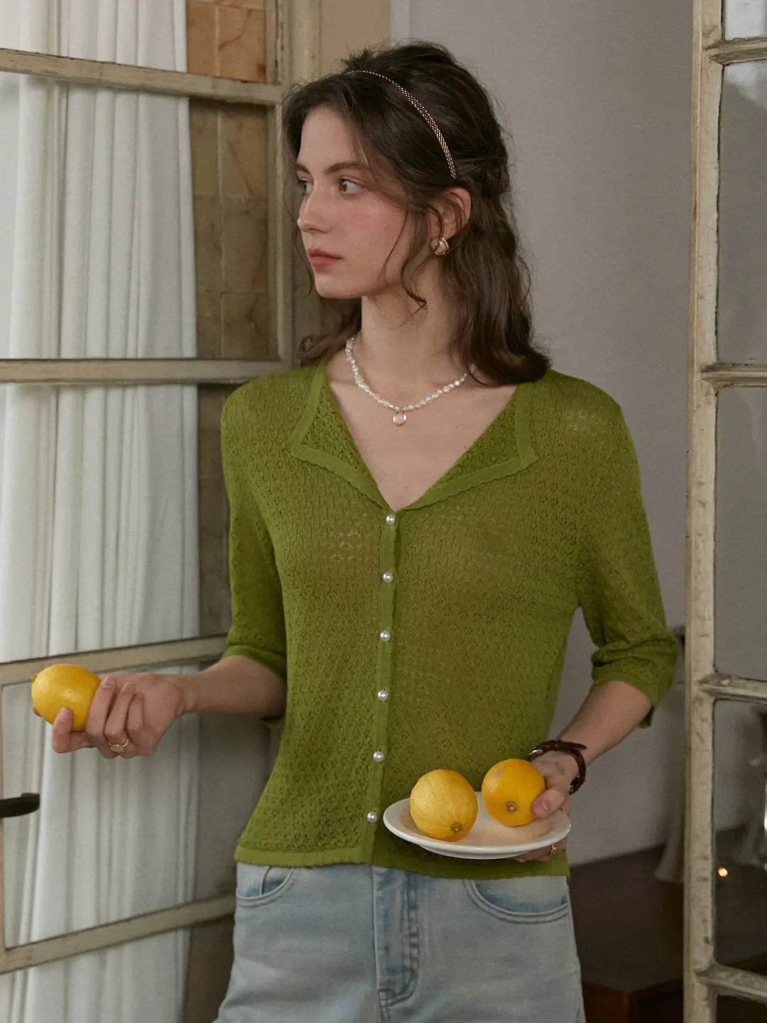 Voka Simple V-Neck Wool Cardigan