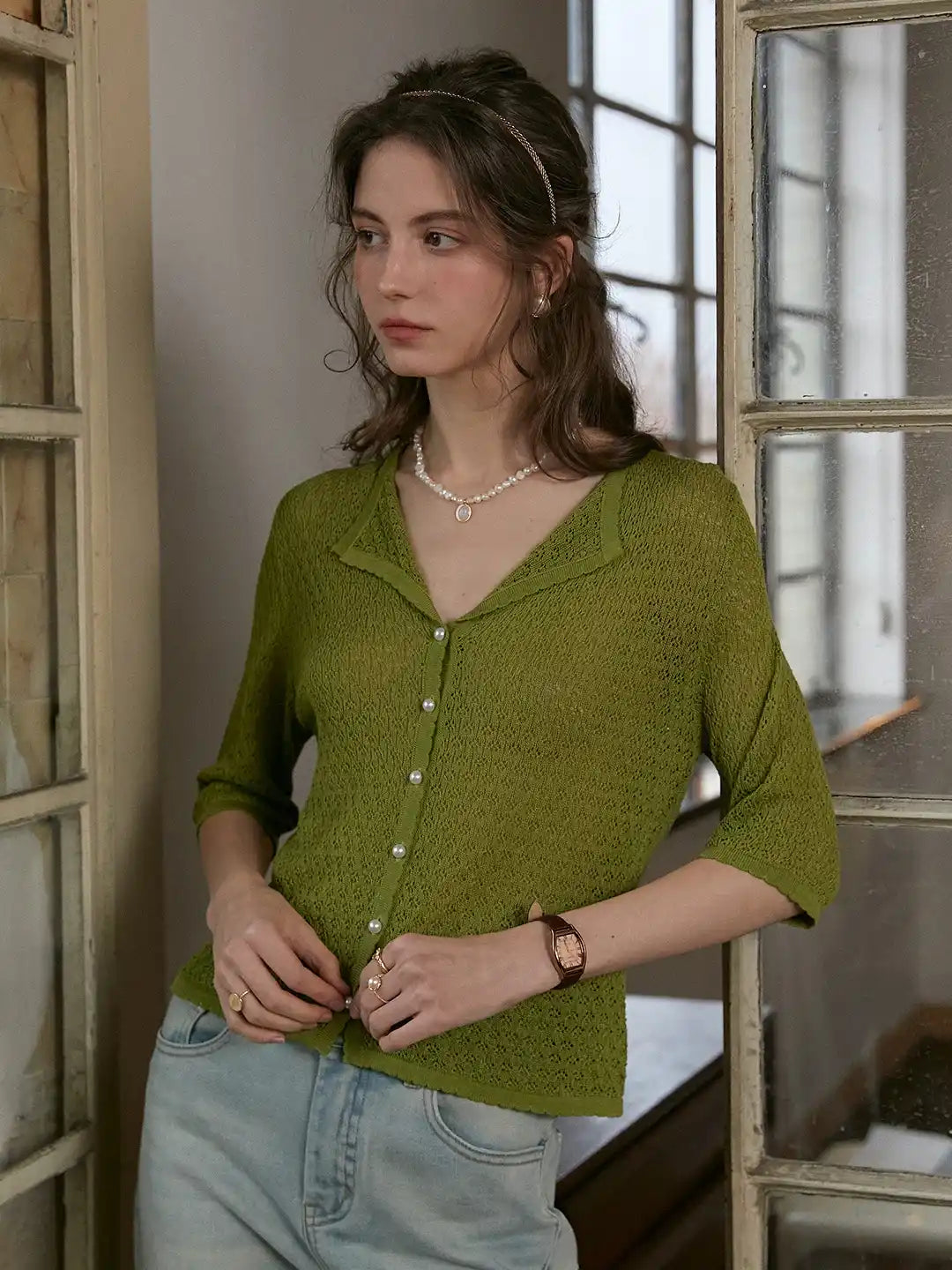 Voka Simple V-Neck Wool Cardigan