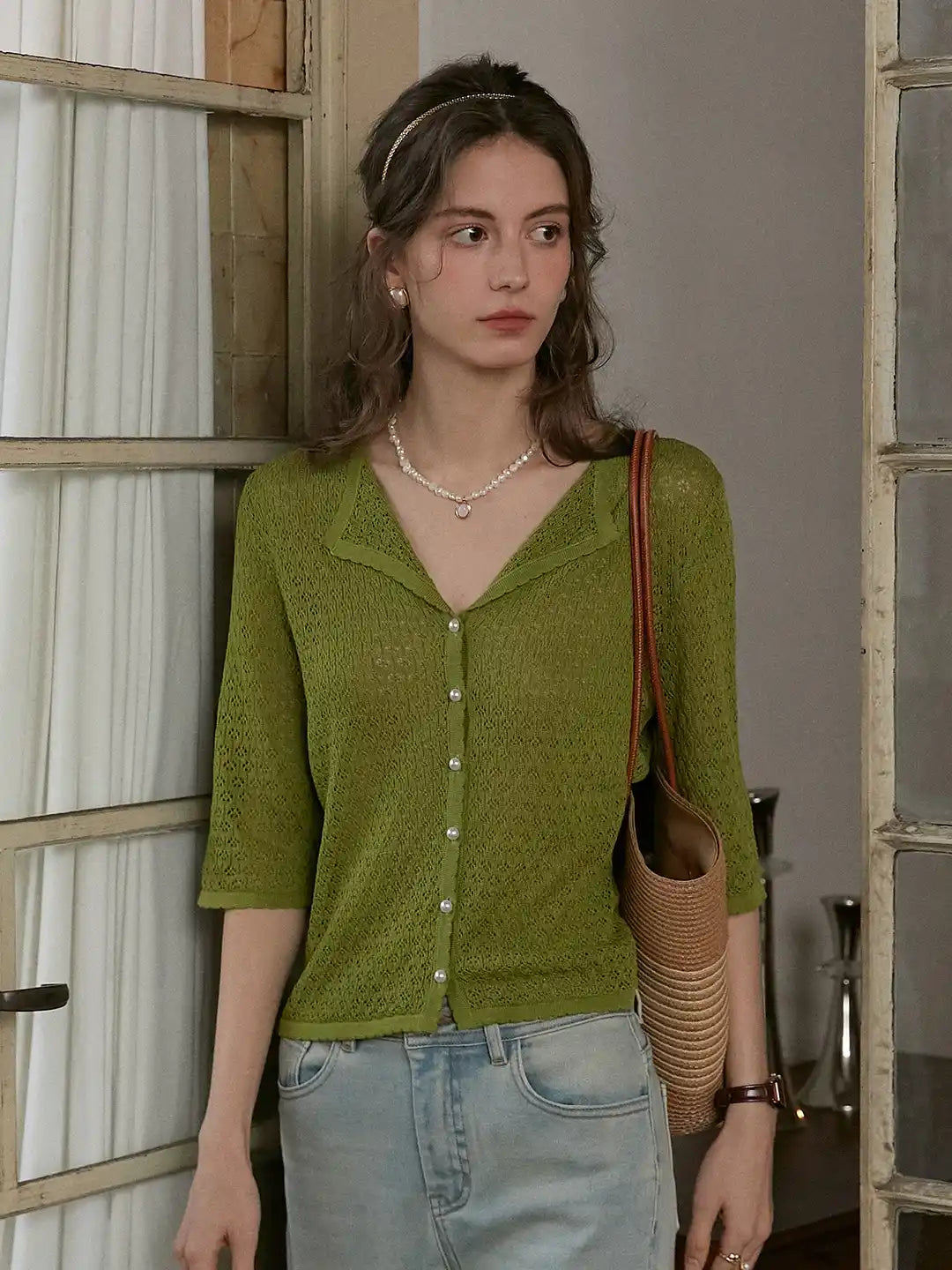 Voka Simple V-Neck Wool Cardigan