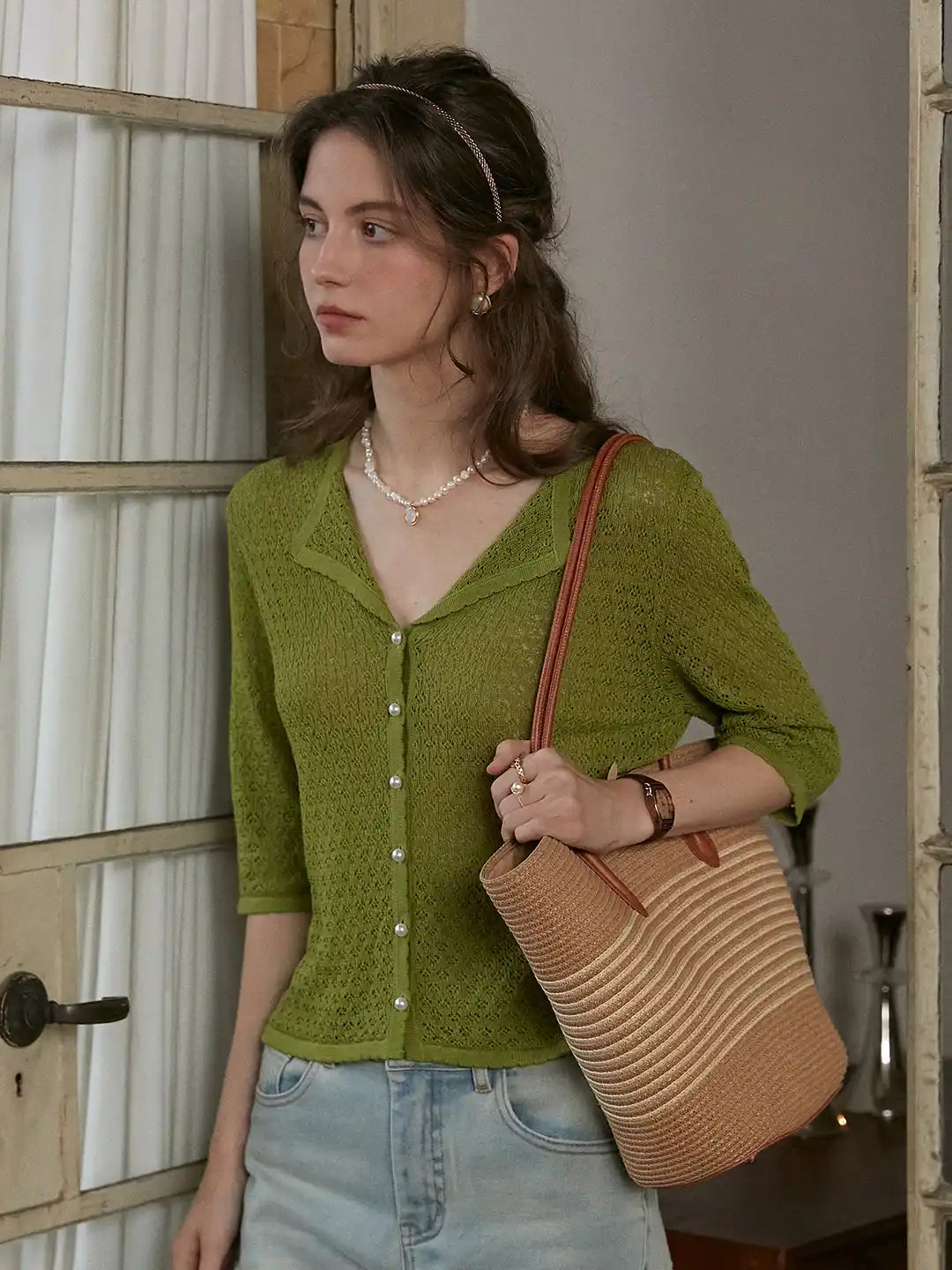 Voka Simple V-Neck Wool Cardigan