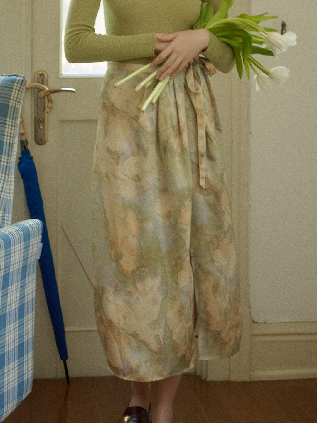 【Final Sale】Isabela Vintage Oil Painting Print Waist Tie Slit Satin Skirt