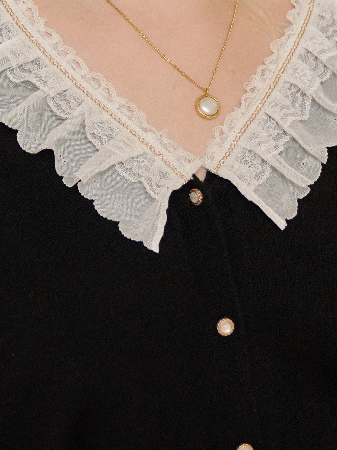 【Final Sale】Luisa Classic Round Neck Embroidery Pleated Top