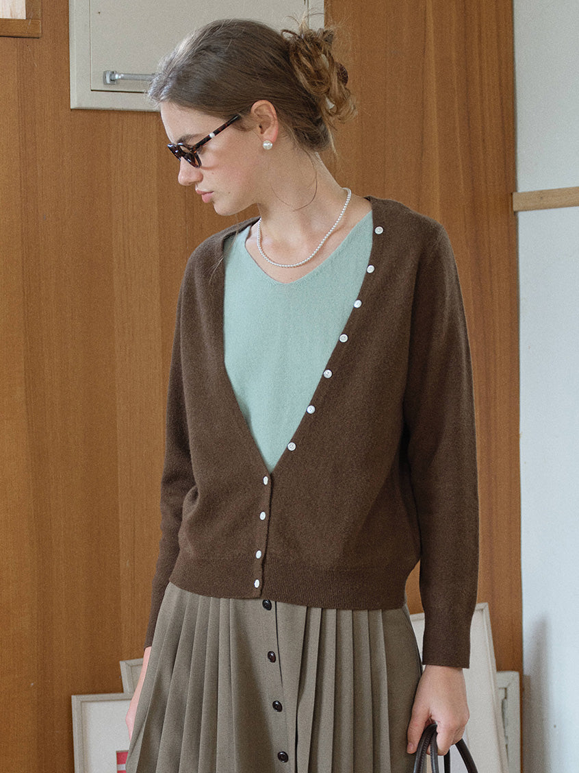 Sariah 100%Wool Pearl Button V-Neck Knit Sweater