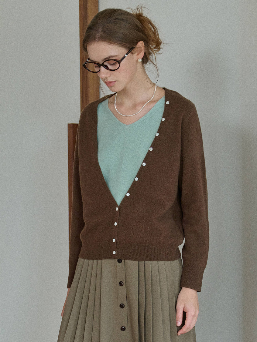 Sariah 100%Wool Pearl Button V-Neck Knit Sweater