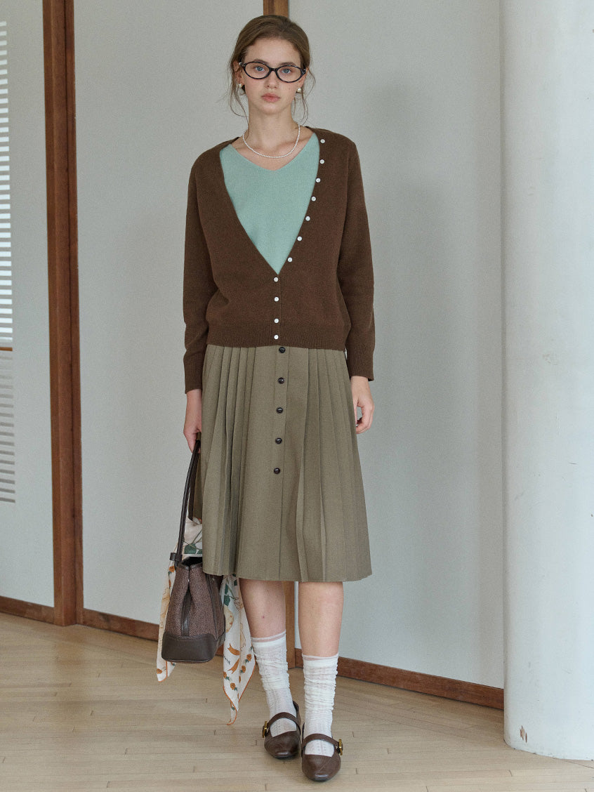 Sariah 100%Wool Pearl Button V-Neck Knit Sweater