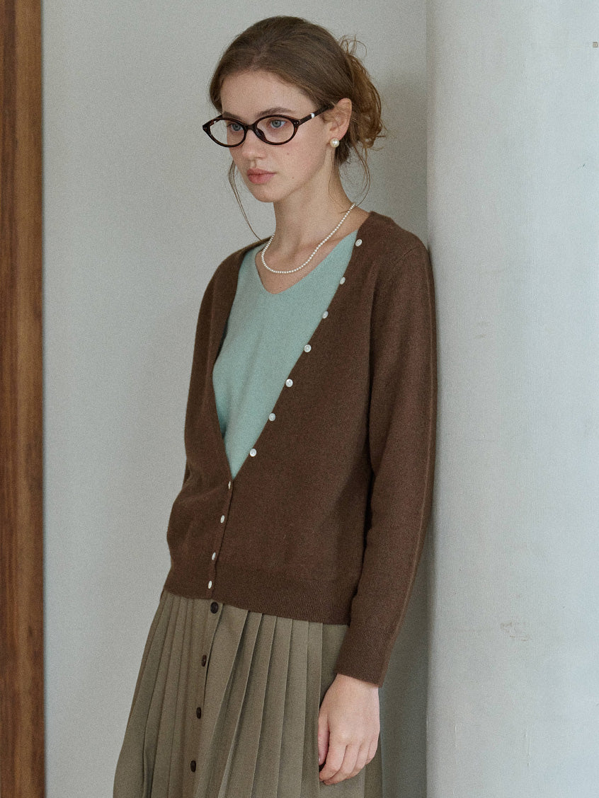 Sariah 100%Wool Pearl Button V-Neck Knit Sweater