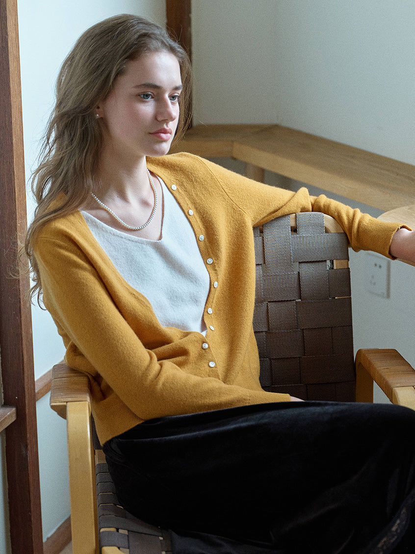Sariah 100%Wool Pearl Button V-Neck Knit Sweater