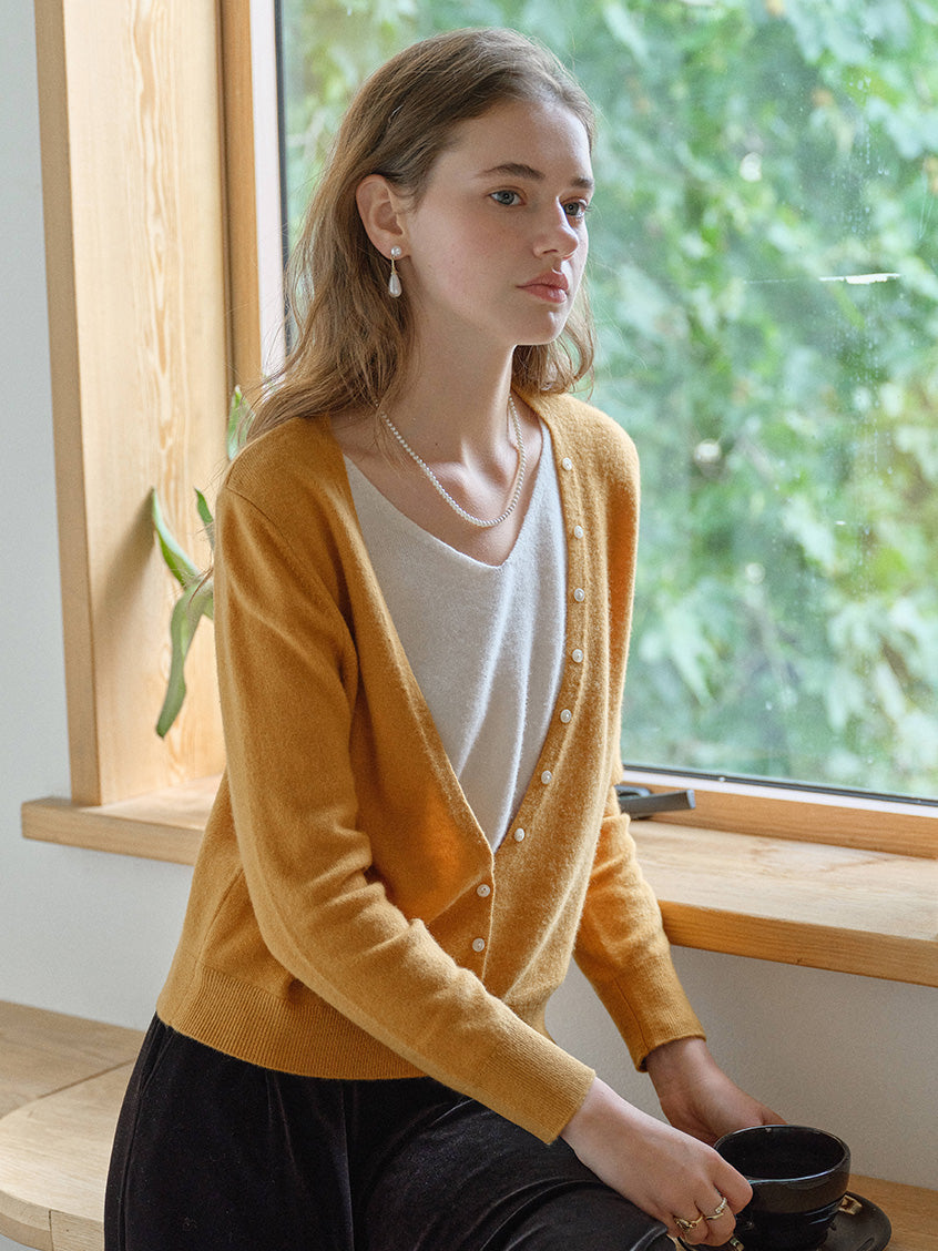 Sariah 100%Wool Pearl Button V-Neck Knit Sweater