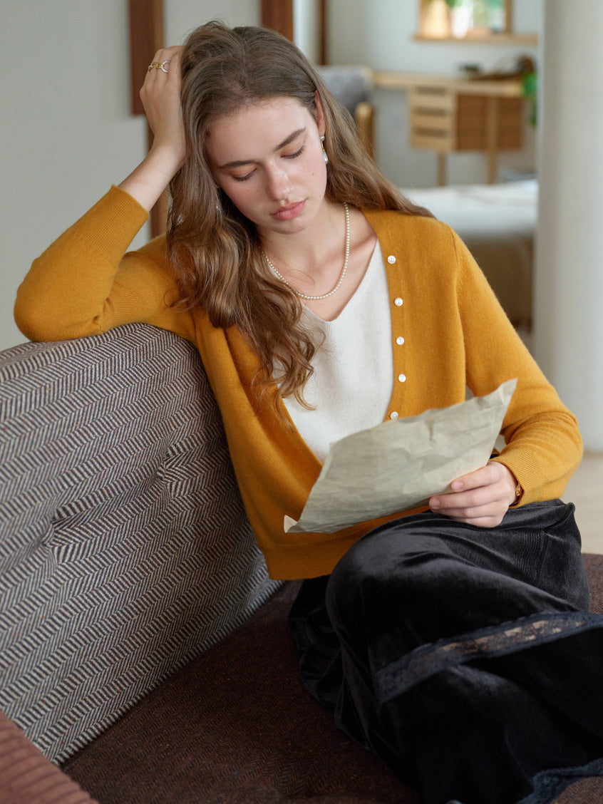 Sariah 100%Wool Pearl Button V-Neck Knit Sweater