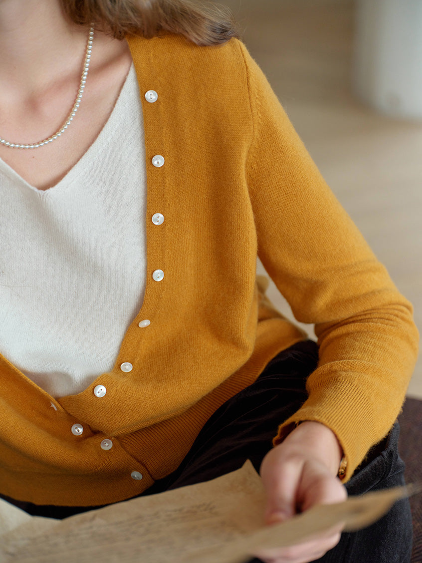 Sariah 100%Wool Pearl Button V-Neck Knit Sweater