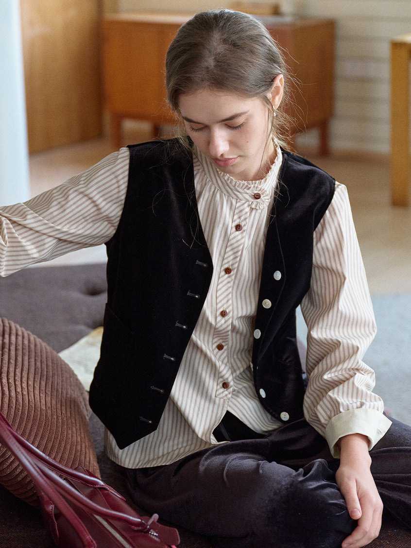 Kairi Back Belted Lace Embroidered Velvet Vest