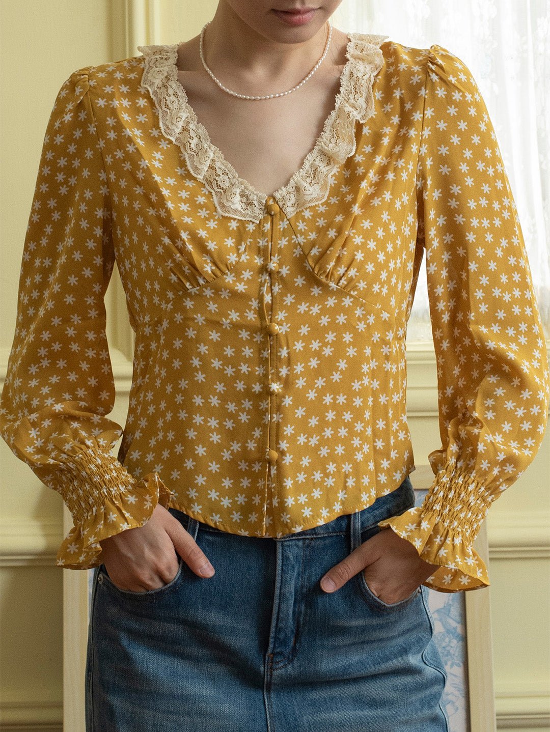 【Final Sale】Laurel V-Neck Floral Blouse - Apricot
