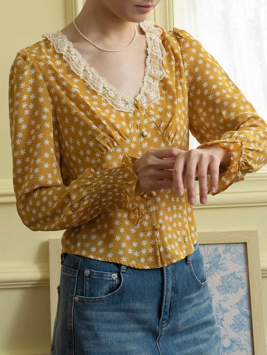 【Final Sale】Laurel V-Neck Floral Blouse - Apricot