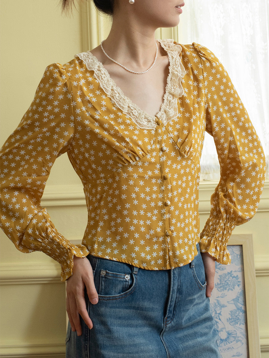 【Final Sale】Laurel V-Neck Floral Blouse - Apricot