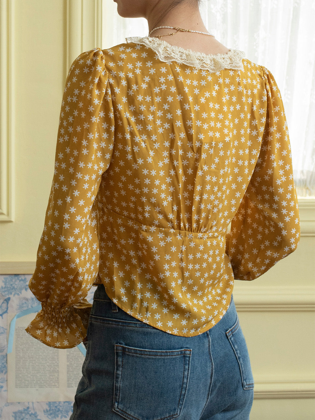 【Final Sale】Laurel V-Neck Floral Blouse - Apricot