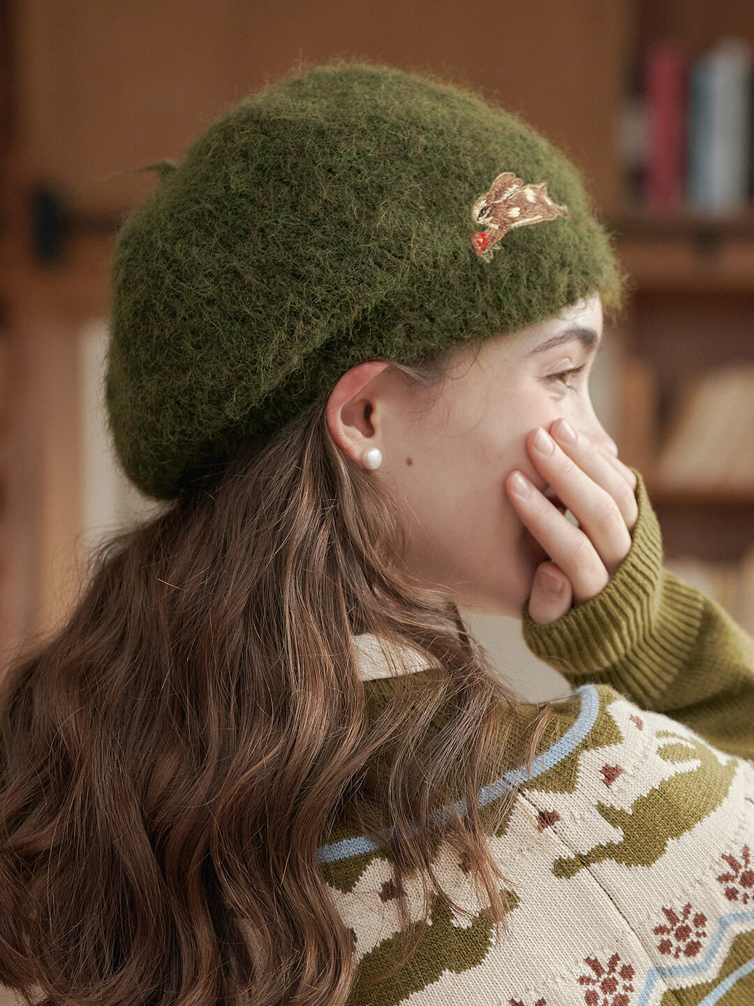 Simple Retro Rabbit Embroidery Knitted Beret