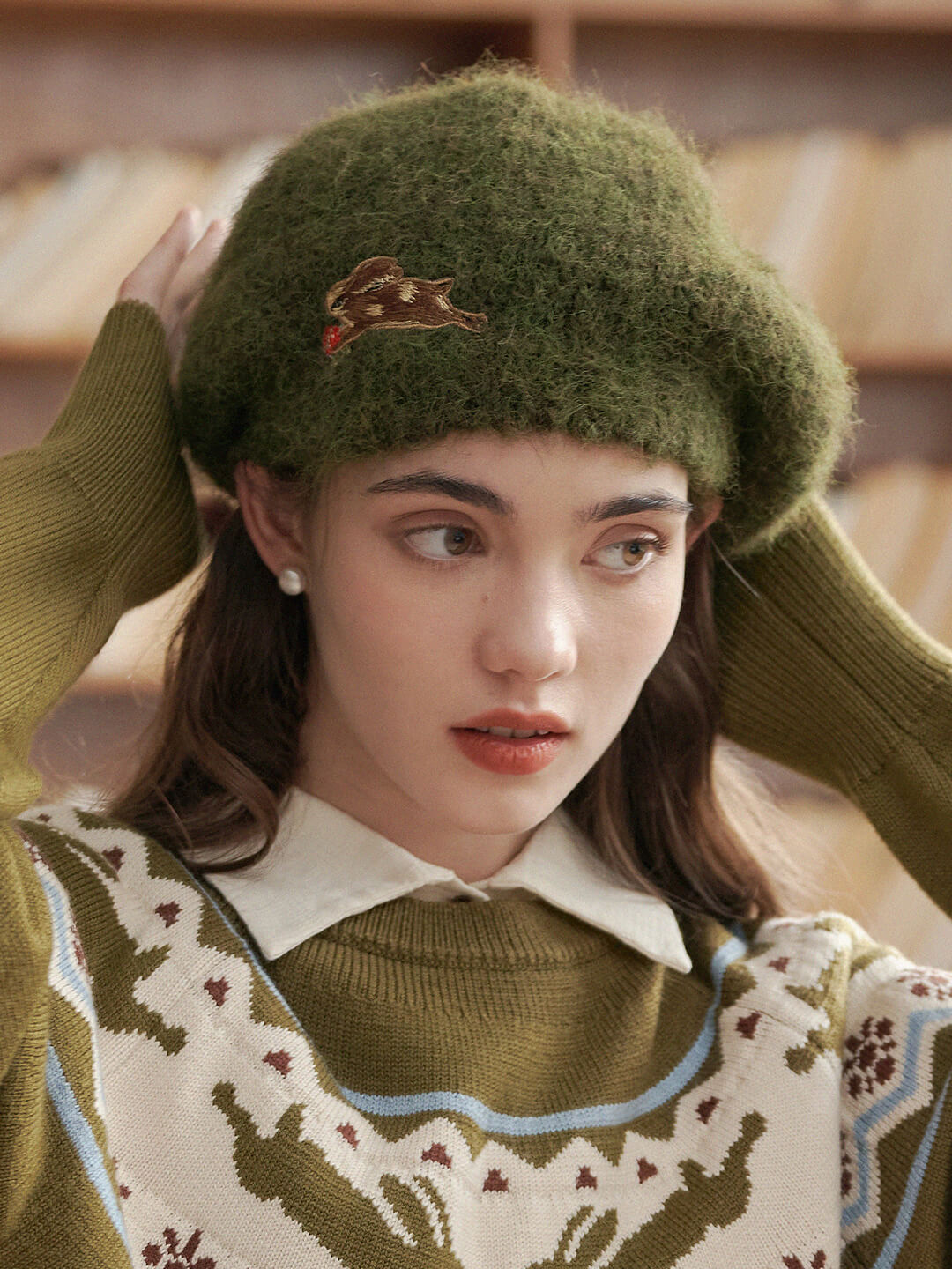 Simple Retro Rabbit Embroidery Knitted Beret