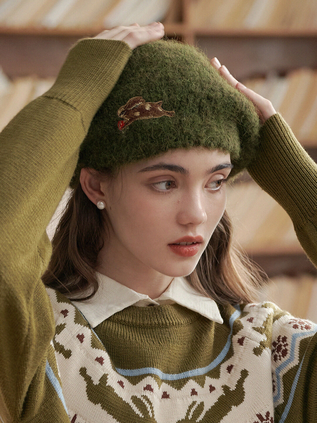 Simple Retro Rabbit Embroidery Knitted Beret