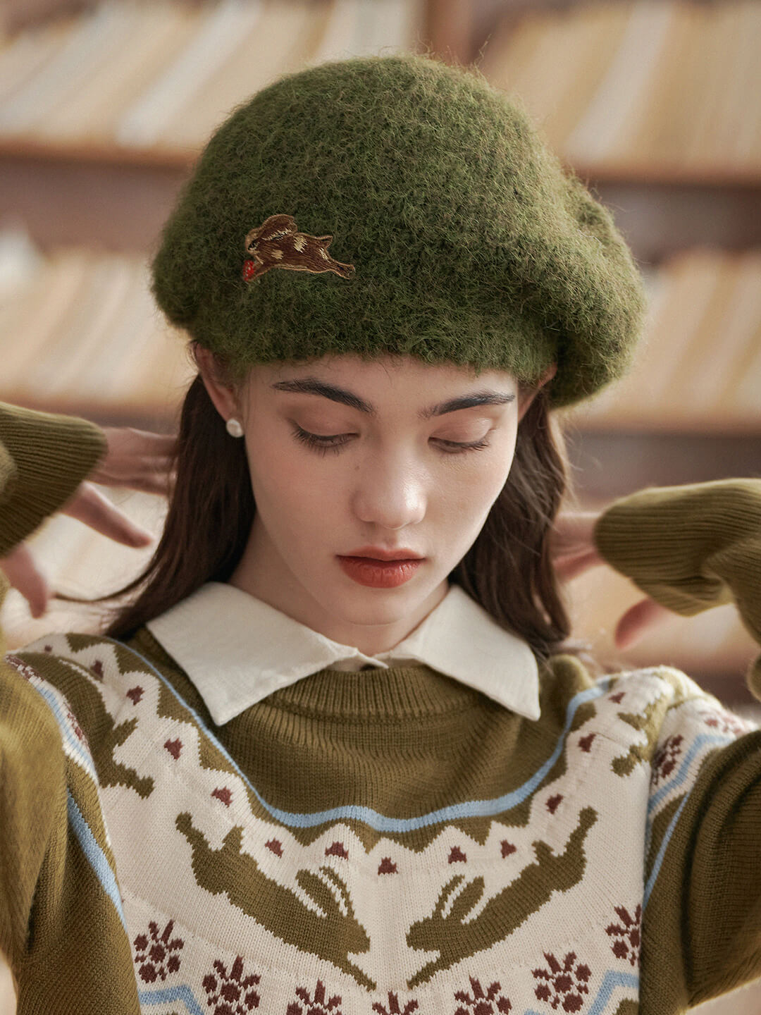 Simple Retro Rabbit Embroidery Knitted Beret